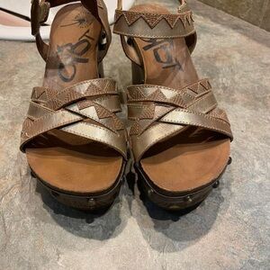 Brown Sandals with Geometric Design